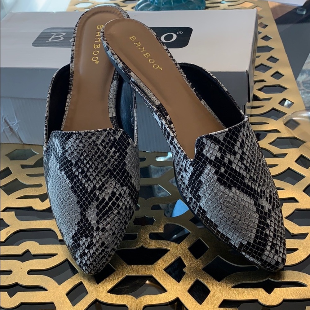 New in box, never worn, snakeskin slides. Size 8.5